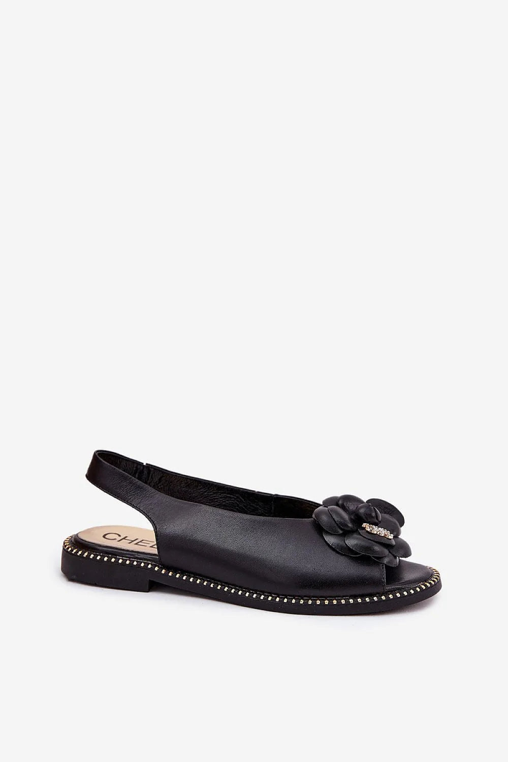 Sandales élégantes pour femmes en cuir noir, slingback, fleur décorative, semelle cloutée dorée, talon plat, style chic et confortable
