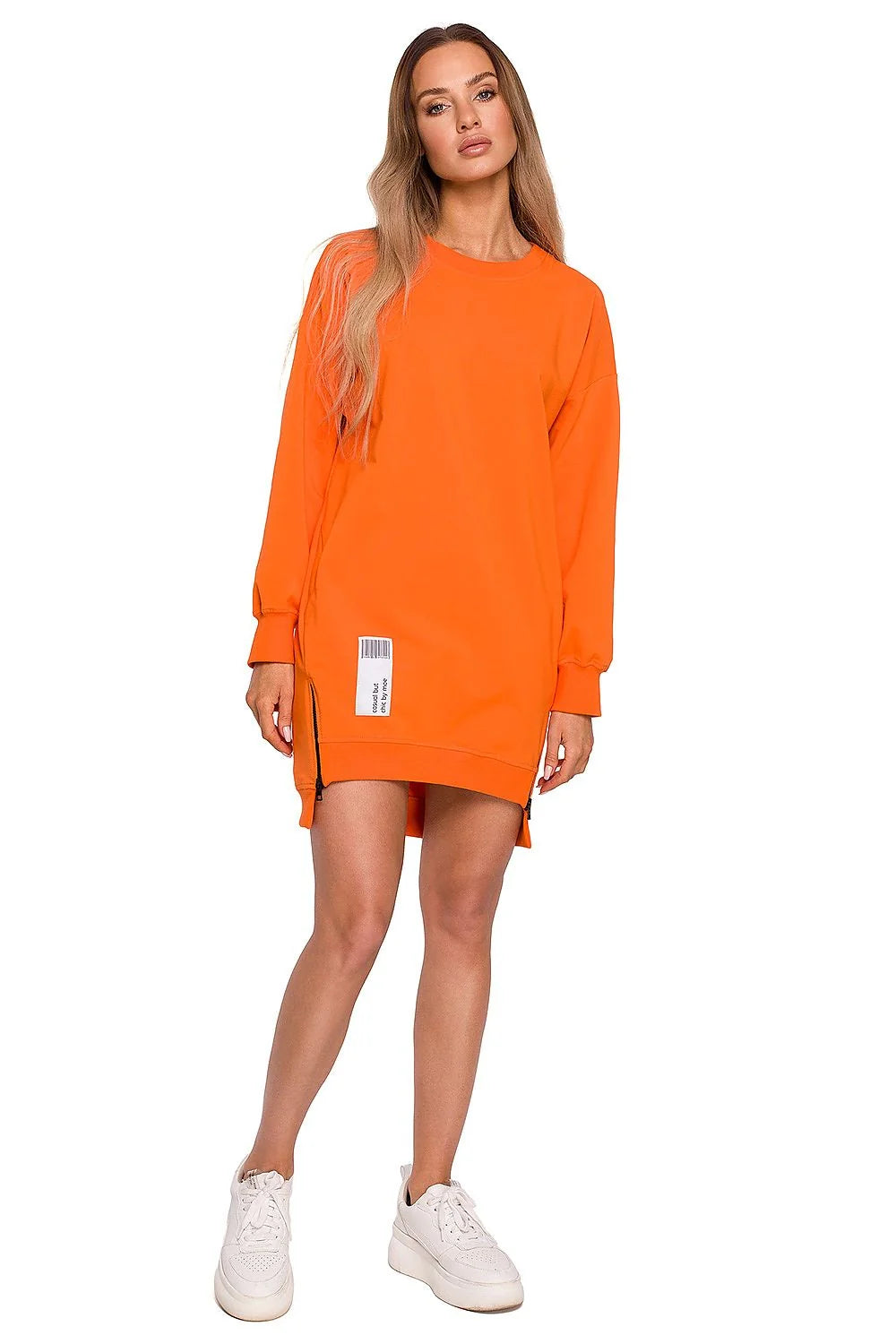 Robe-pull femme style streetwear coupe droite ample manches longues encolure ronde fermeture éclair latérale poches pratiques matière coton élasthanne couleurs vives audacieuses look moderne décontracté