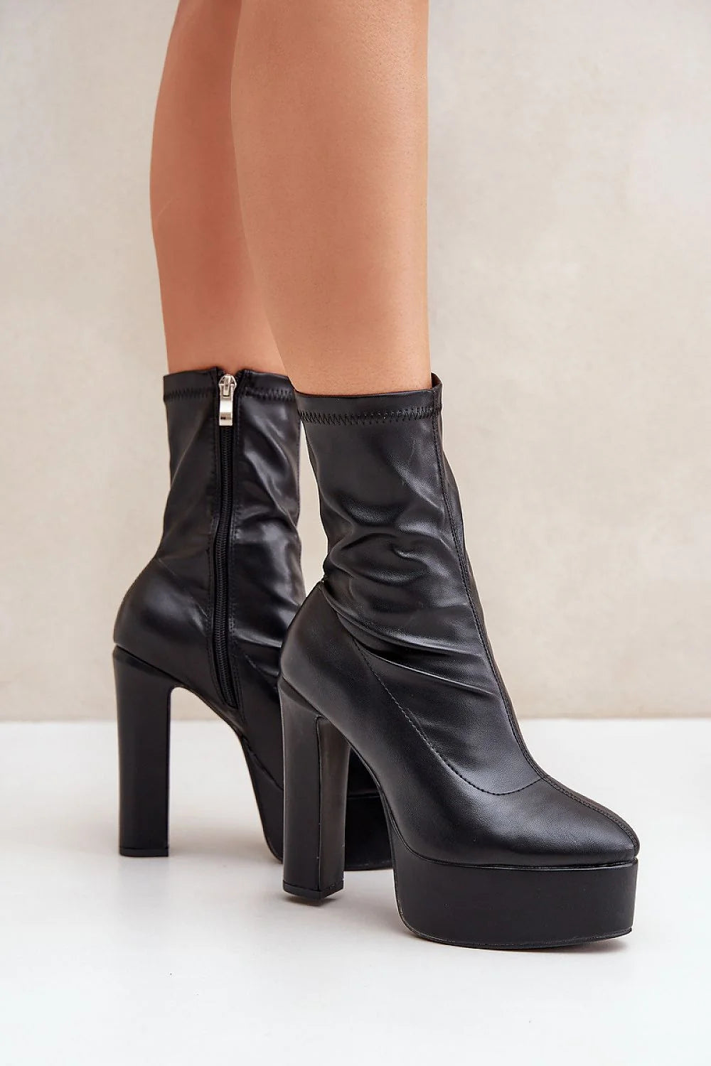 bottines femmes cuir écologique synthétique noir talon haut poteau plateforme massive montantes cheville pointu lisse brillant doublée confortable ajustée moderne