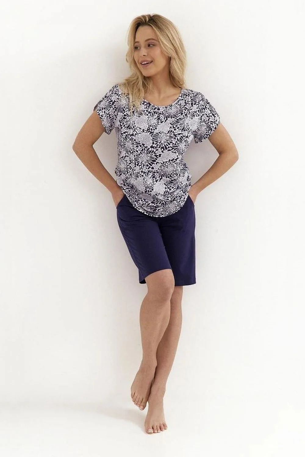 Pyjama Cana pour femme, short uni, t-shirt à manches courtes, motif floral blanc sur noir, coton respirant, coupe ample, style décontracté, occasion estivale ou quotidienne