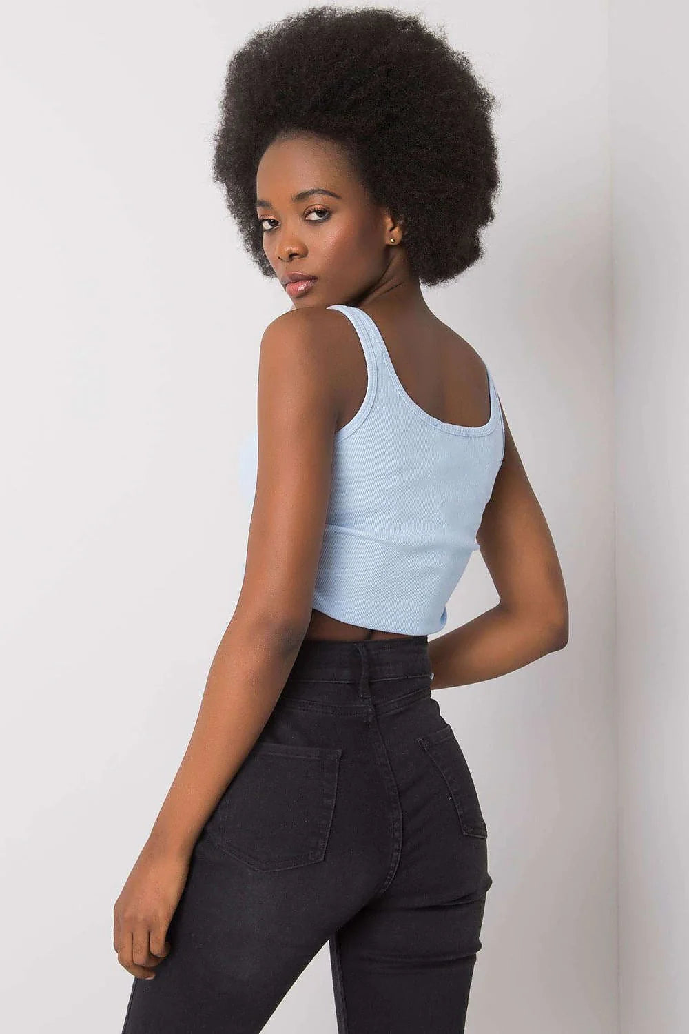 Haut crop-top féminin court à bretelles larges en coton côtelé ajustable côté bleu clair mode moderne femmes