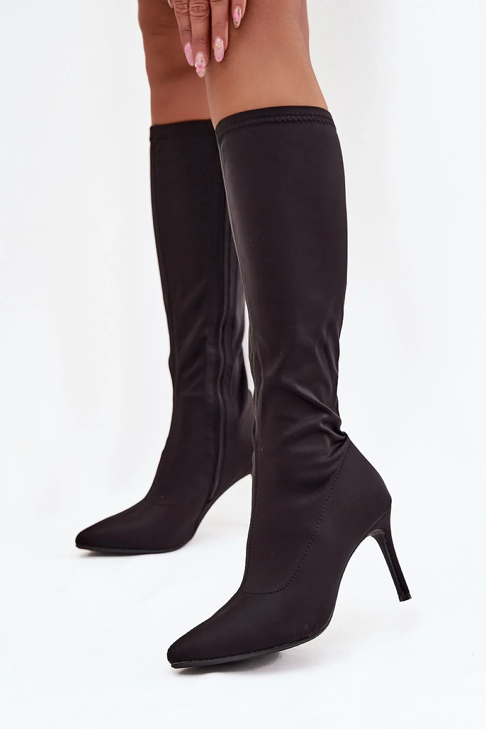Bottes hautes femme SBarski noires talon aiguille 9cm bout pointu tissu stretch maintien ajusté silhouette élancée couture décorative glissière pratique
