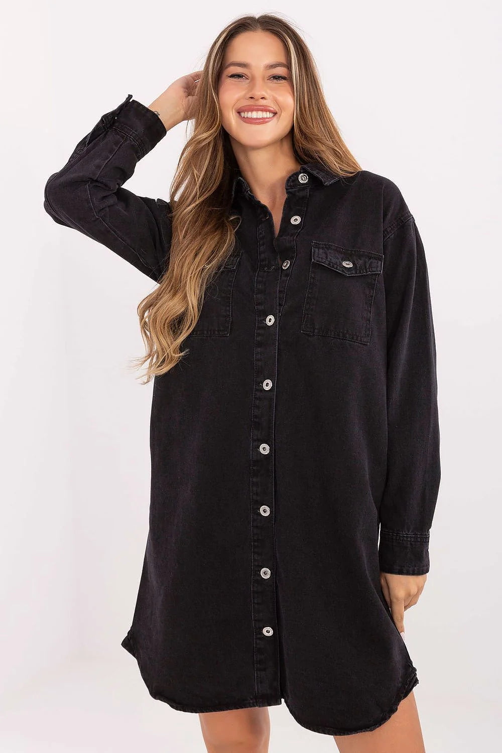 robe chemise denim noir délavé oversize mi longue col classique manches longues poignets boutonnés poches poitrine boutons métalliques