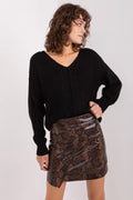 Pull maille noire uni texture variée encolure V manches longues jupe imitation peau serpent marron noir femme