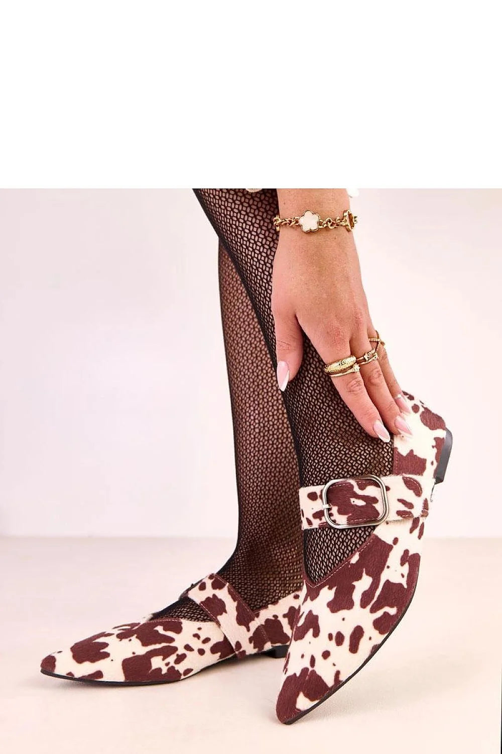 ballerines femme pointues cuir suédé écologique motif vache blanc bordeaux bride boule argentée réglable semelle plate intérieure confort élégantes