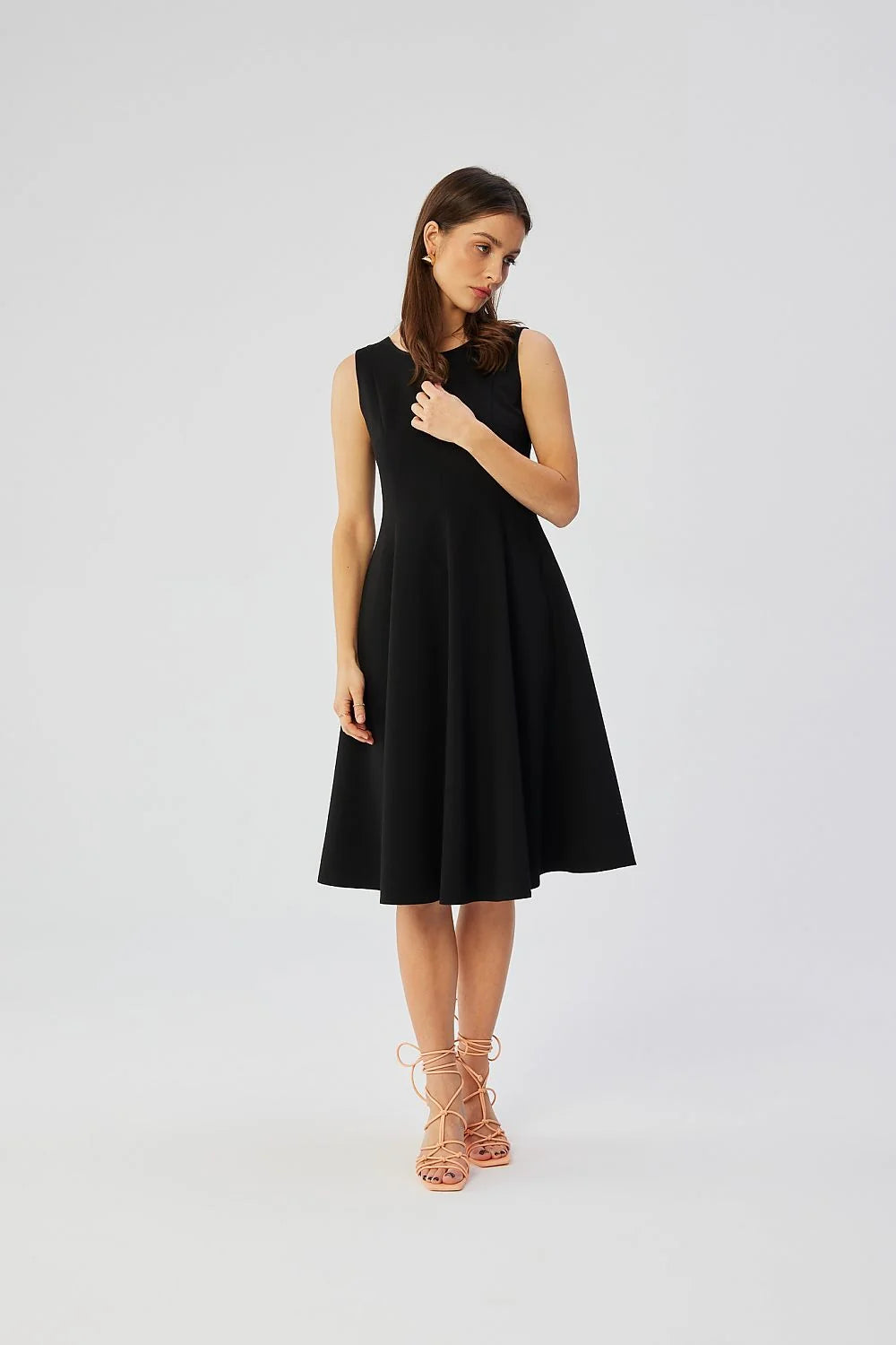 robe noire sans manches Stylove coupe évasée encolure ronde longueur midi femme élégante fluide minimaliste polyvalente