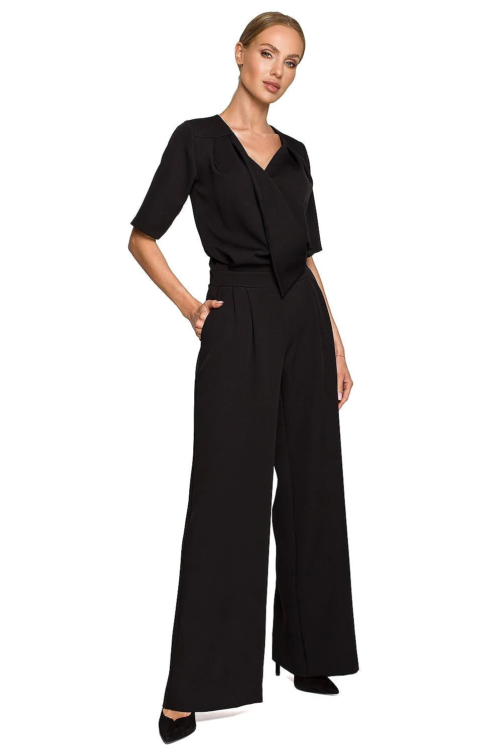 Combinaison moderne vert vif crêpe fluide manches courtes décolleté V lanière décorative pantalon palazzo plis poches latérales style