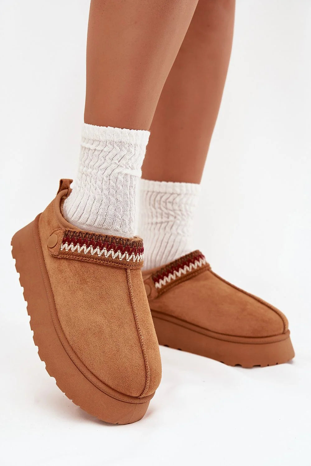 bottes neige basses femme suédine écologique plateforme 4cm doublure fourrure semelle crantée antidérapante sangle brodée amovible slipon camel