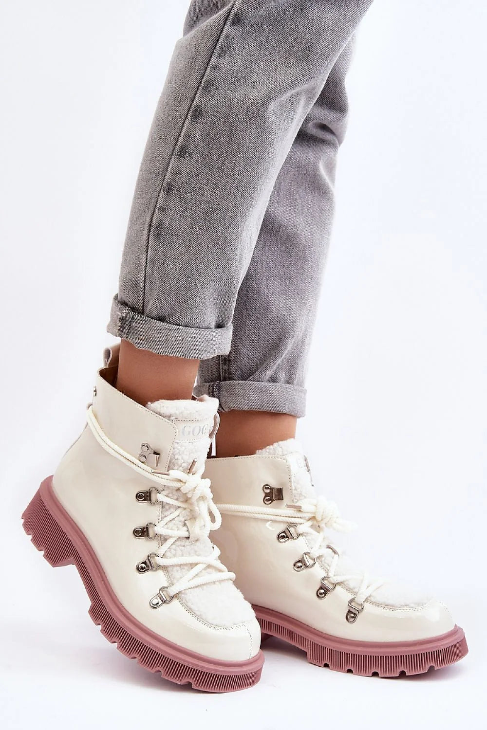 Bottes trappeur élégantes en cuir vachette GOE avec fourrure deagneau pour femmes, style moderne urbain, confort et durabilité