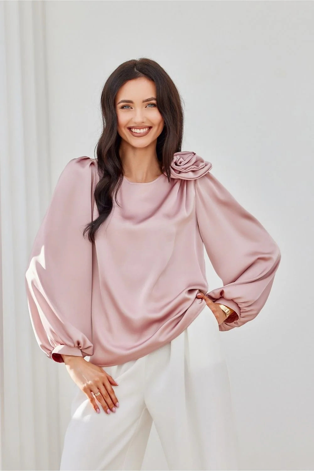 Chemisier Roco Fashion Élégant en Satin Soie Rose Poudré Manches Longues Bouffantes Épaules Fleurs Occasions Spéciales Femme Taille Standard
