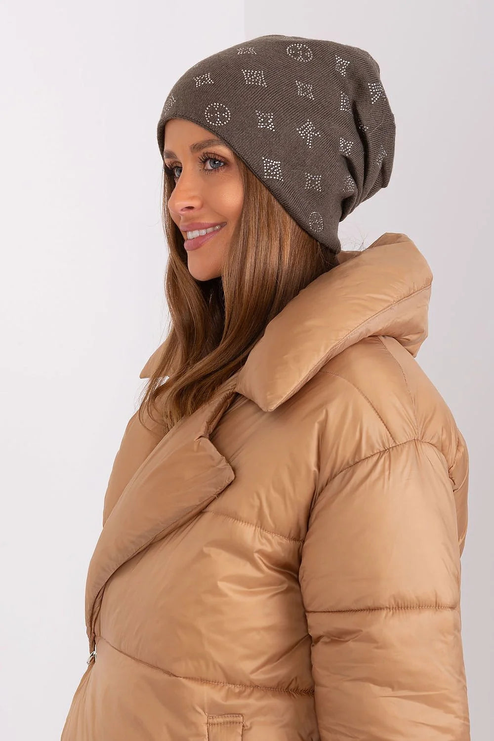 bonnet hiver femme cachemire acrylique coton chaud doux élégant sophistiqué décontracté maille côtelée taupe strass géométriques