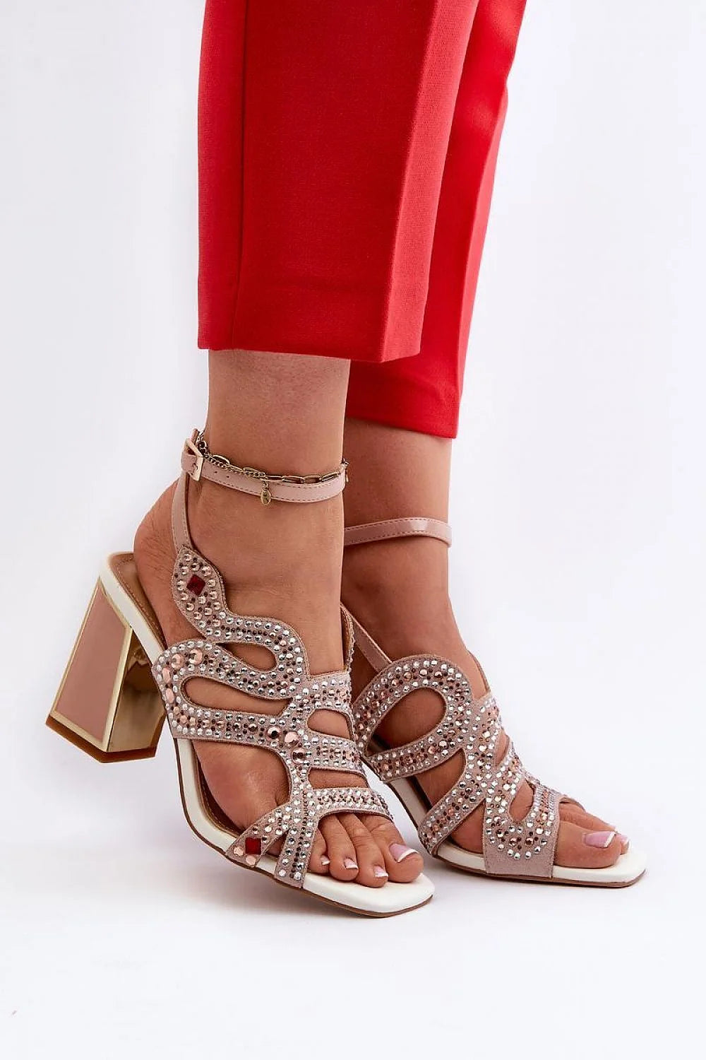 sandales femme talon bloc carré strass doré cuir suédé nude arabesques brides entrecroisées boucle ajustable boutcarré matelassée glamour cérémonie
