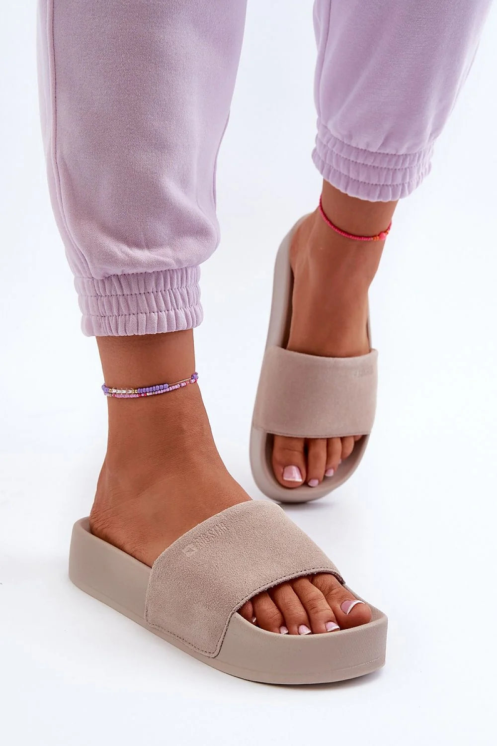sandales femme minimaliste décontracté suédine beige nude bride large rembourrée plateforme 4cm semelle légère amorti bracelet cheville perles multicolore confortable