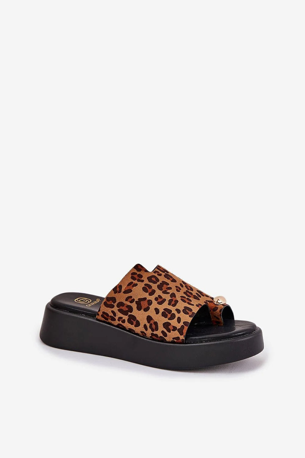 Sandales féminines élégantes suédine écologique talon compensé plateforme délicate semelle souple détail décoratif subtil style audacieux occasion été urbain