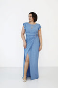 robe longue soirée bleu ciel pailletée manches volantées taille ajustable ceinture drapée boucle argentée fente haute décolleté V silhouette ajustée