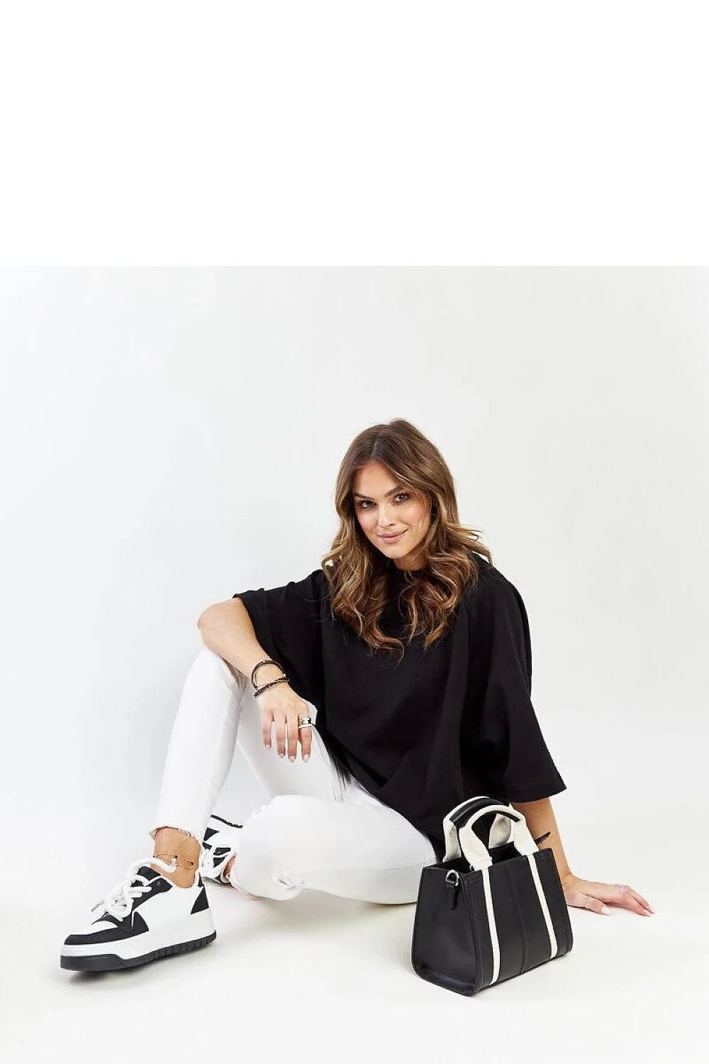 baskets solea femmes modernes confortables cuir légères semelle épaisse noire blanche lacets classiques crantée antidérapante streetwear minimaliste urbaine chic