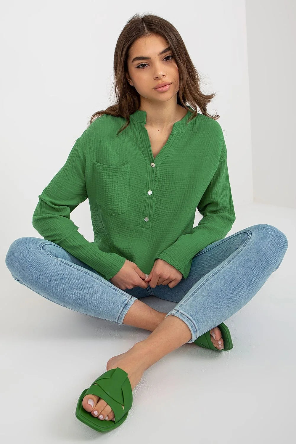 Chemisier Och Bella en coton vert vif col Mao manches longues poche texture gaufrée femme