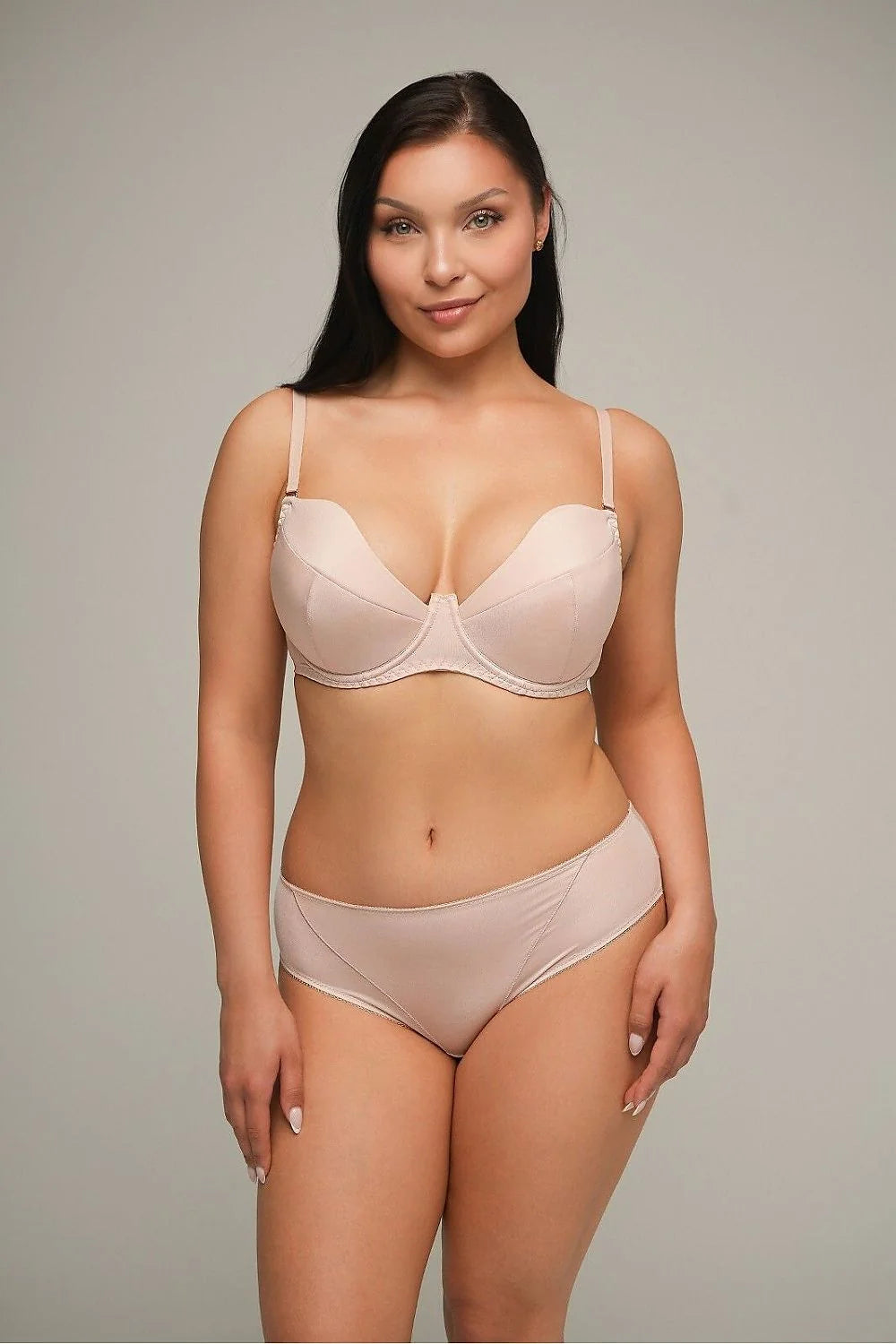 soutien gorge pushup balconnet plongeant microfibre satinée nude bonnets moulés coutures verticales galbe maintien renforcé bretelles réglables coussinets amovibles
