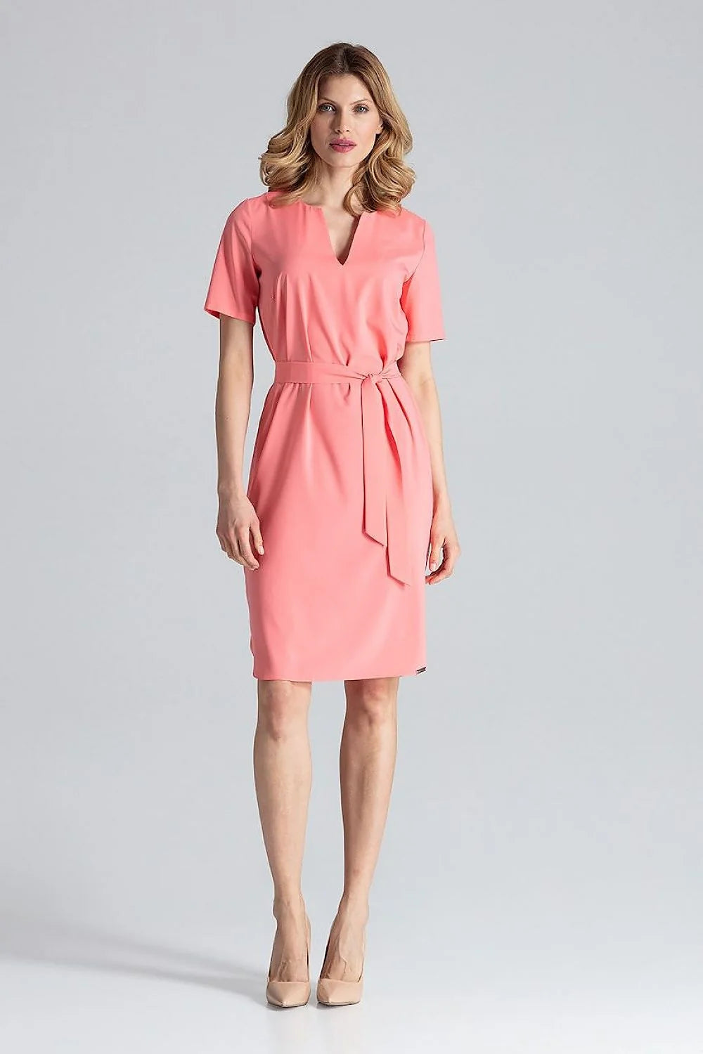 robe chemise ceinturée mi longue genoux manches courtes col V coupe droite féminine imprimé animal beige doré fluide polyester