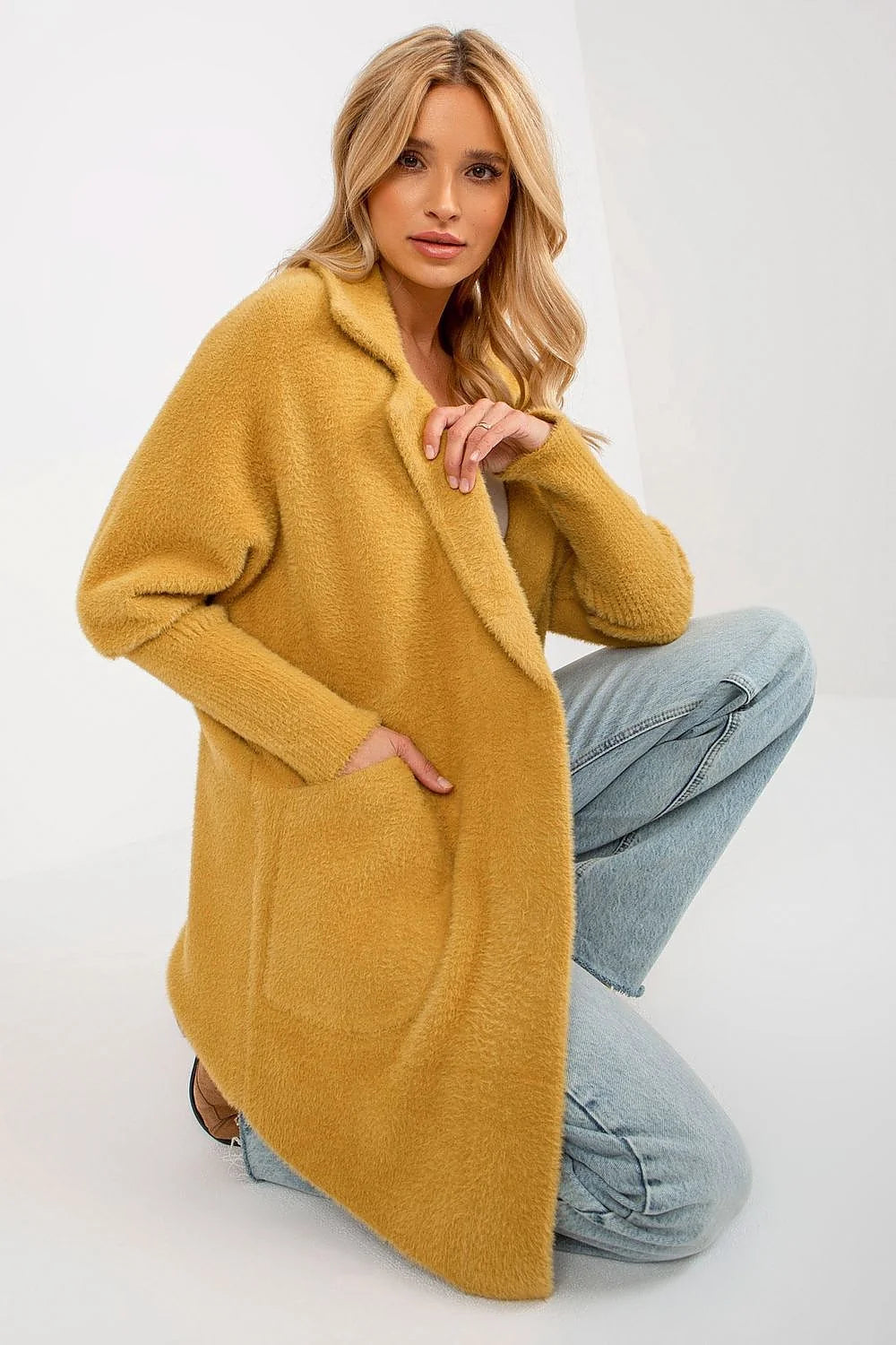Manteau pour femme style décontracté moderne coupe ample col à revers couleur moutarde matière douce chaleureuse poches plaquées