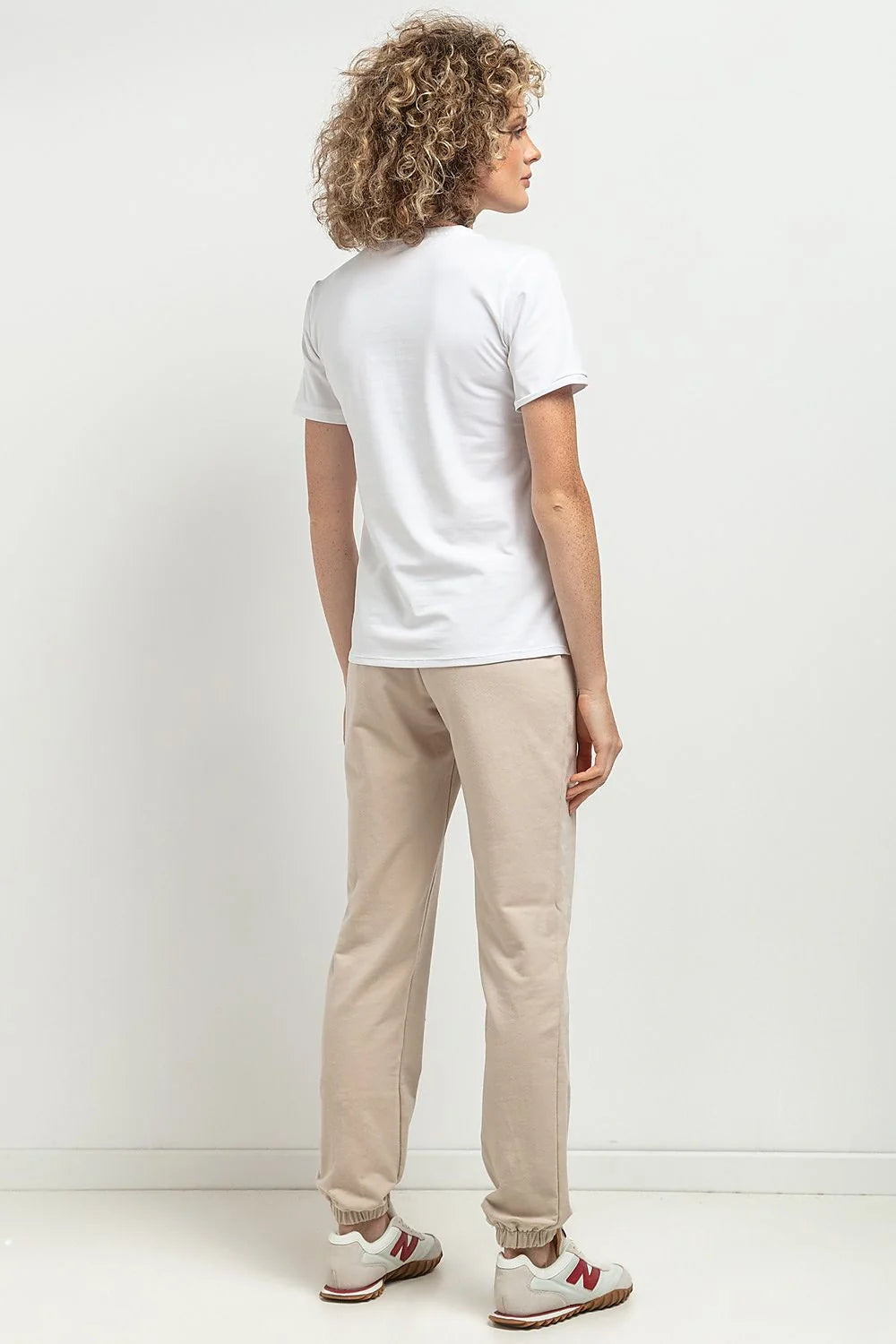 chemisier féminin rayé col V manches courtes pli décoratif finition blanche coupe ajustée coton élasthanne oeko tex pologne respirant minimal
