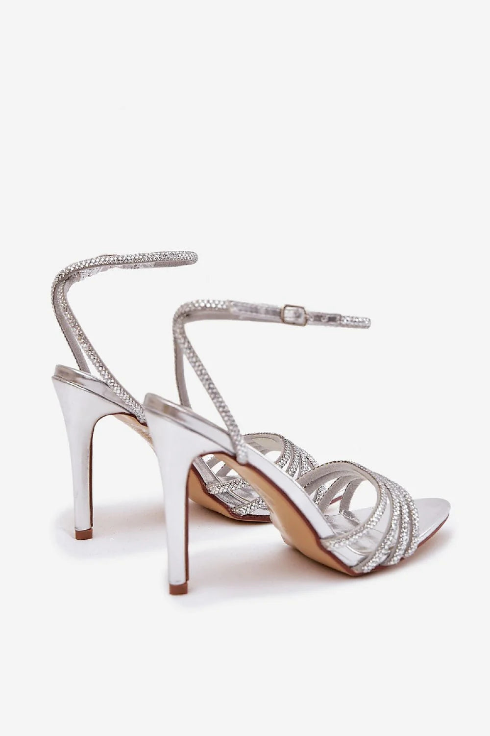 sandales talons aiguilles argentées métalliques brides fines croisées strass cheville réglable similicuir semellefine boutouvert élégantes sophistiquées glamour soirée mariage confortables