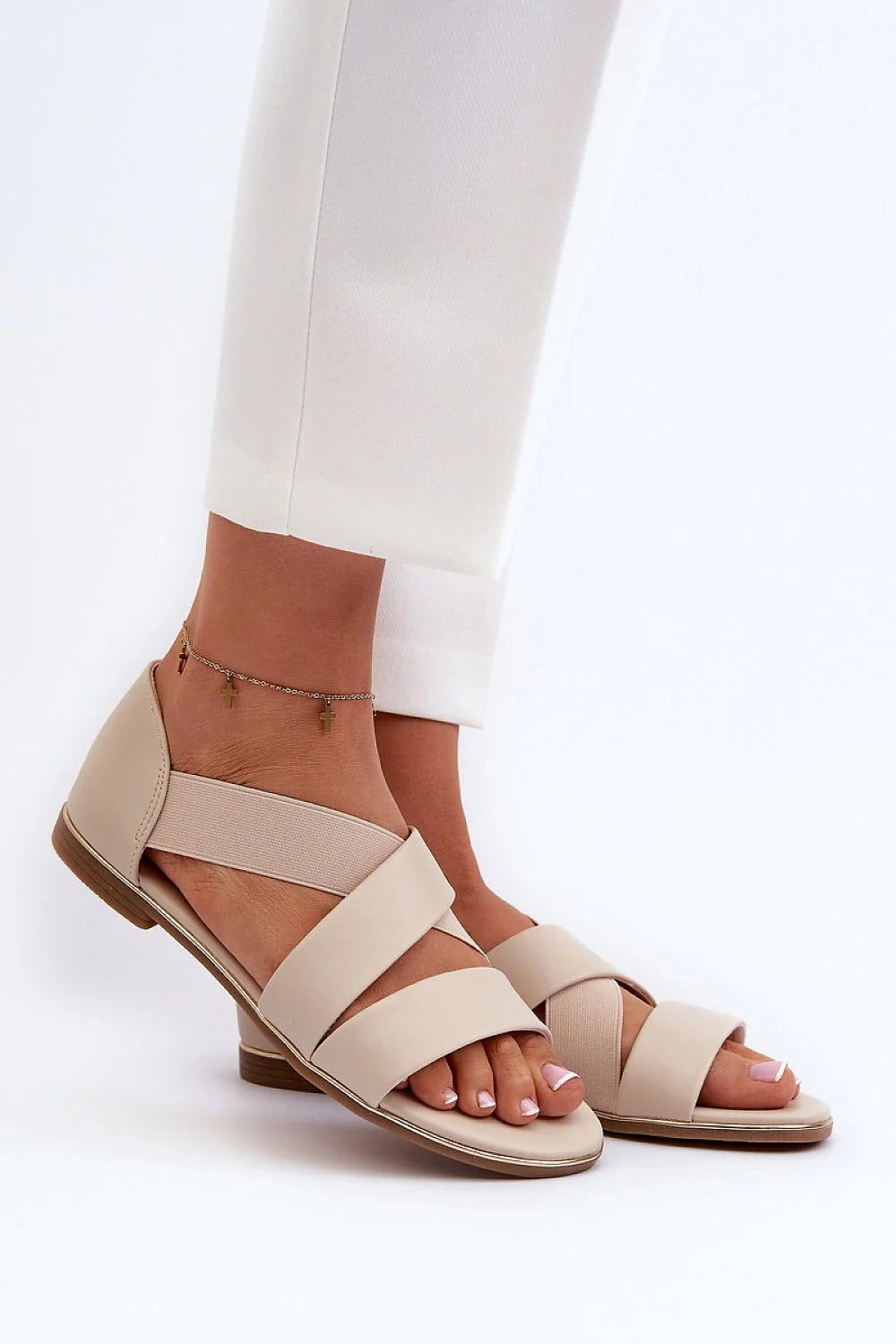 sandales femme minimalistes plates beige cuir synthétique brides larges croisées élastique arrière semelle rembourrée petit talon compensé confort ville vacances
