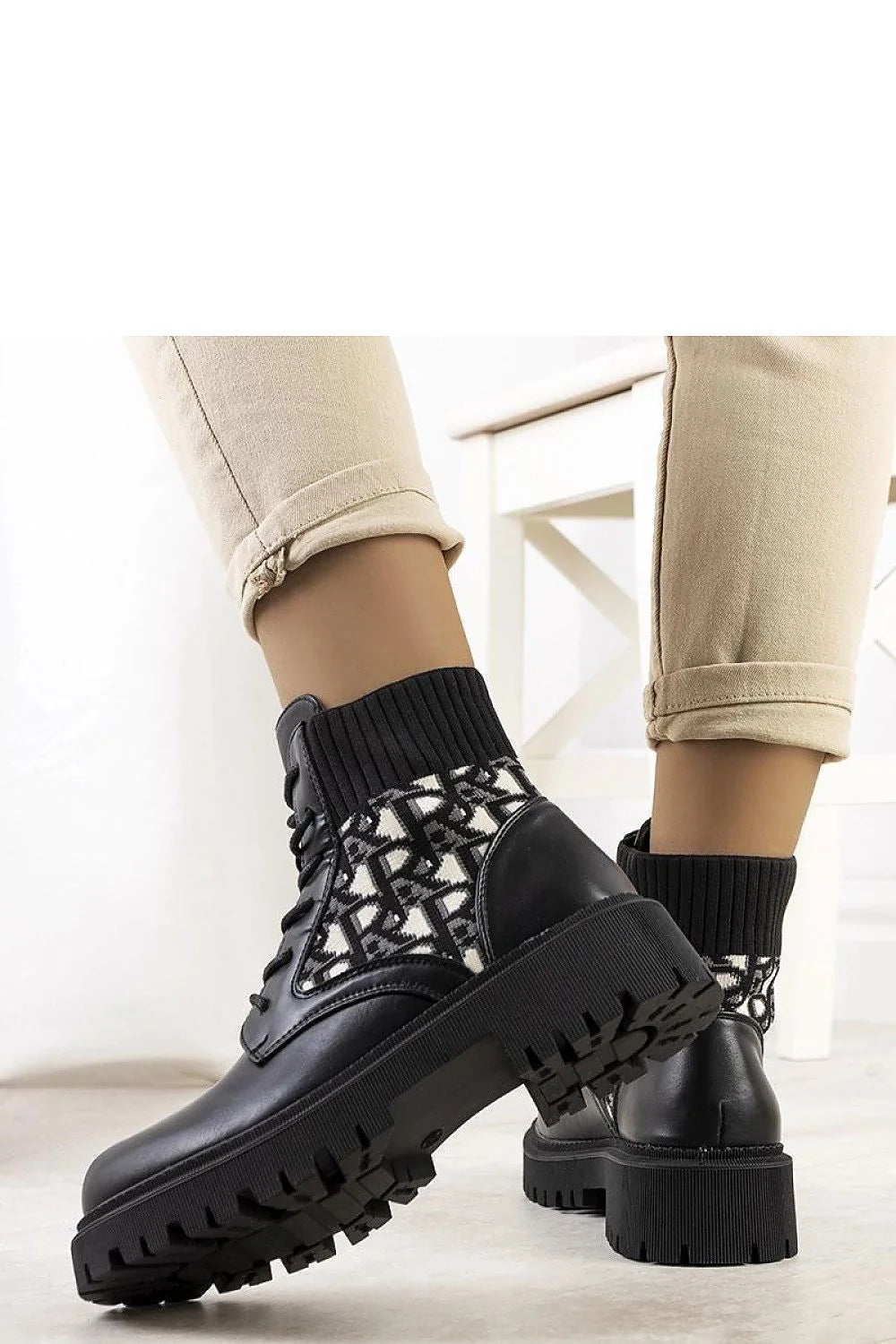 bottines femme Solea cuir textile motif graphique noir blanc lacets cheville côtelé semelle plateforme crantée confortables urbain moderne