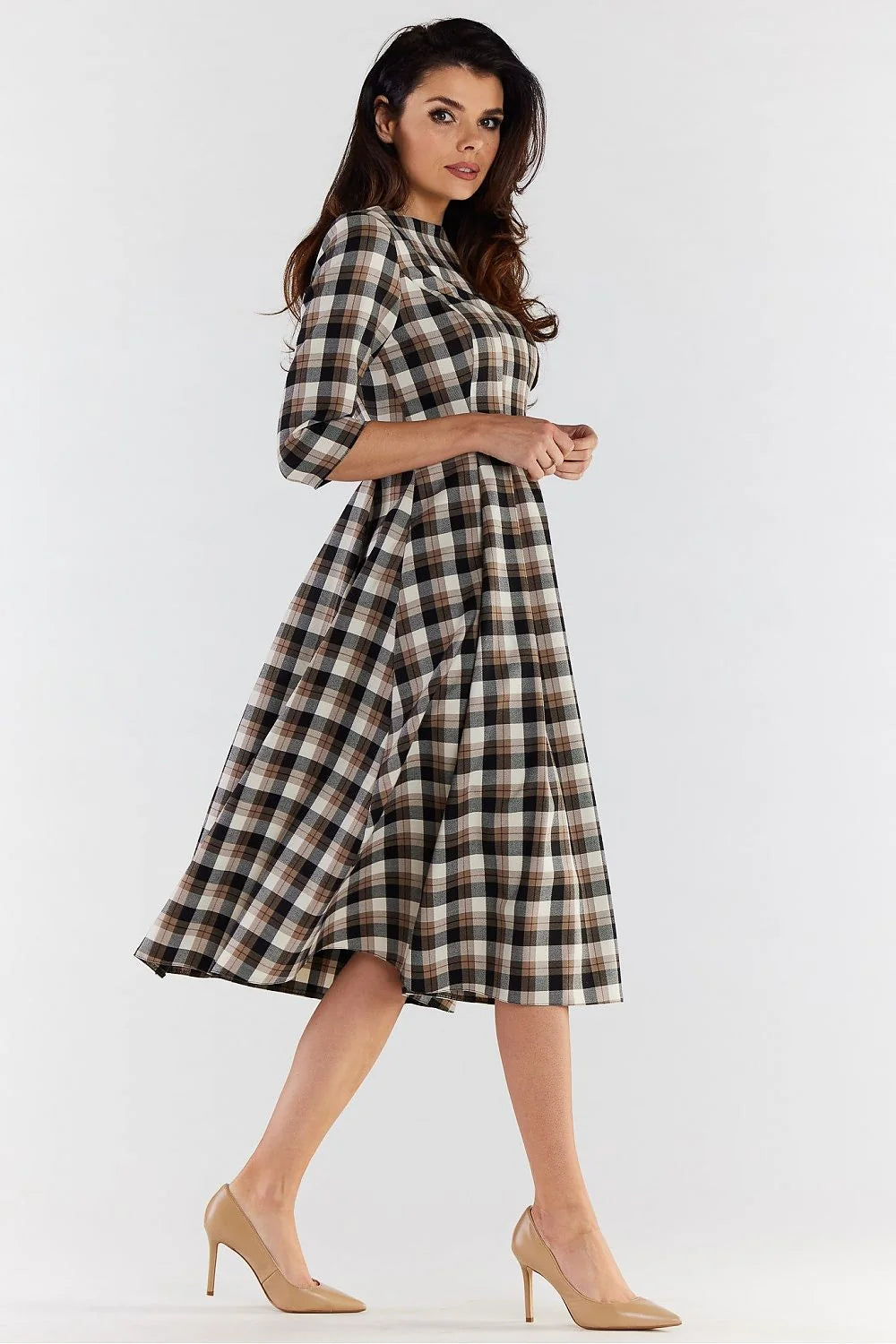 Robe de jour style rétro-chic carreaux classique tissu confortable coupe midi manches 3/4 silhouette féminine occasions multiples femme
