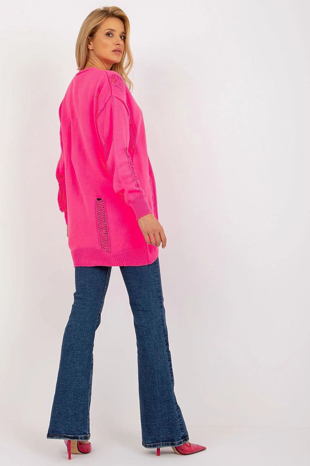 Cardigan pour femme modern design casual couleur fuchsia V-neck maille laine acrylique longueur généreuse boutons assortis poches effilées