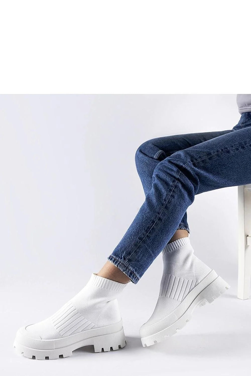 bottines femme blanches minimalistes modernes montantes côtelée maille stretch slipon bout rond semelle caoutchouc épaisse crantée plateforme confort