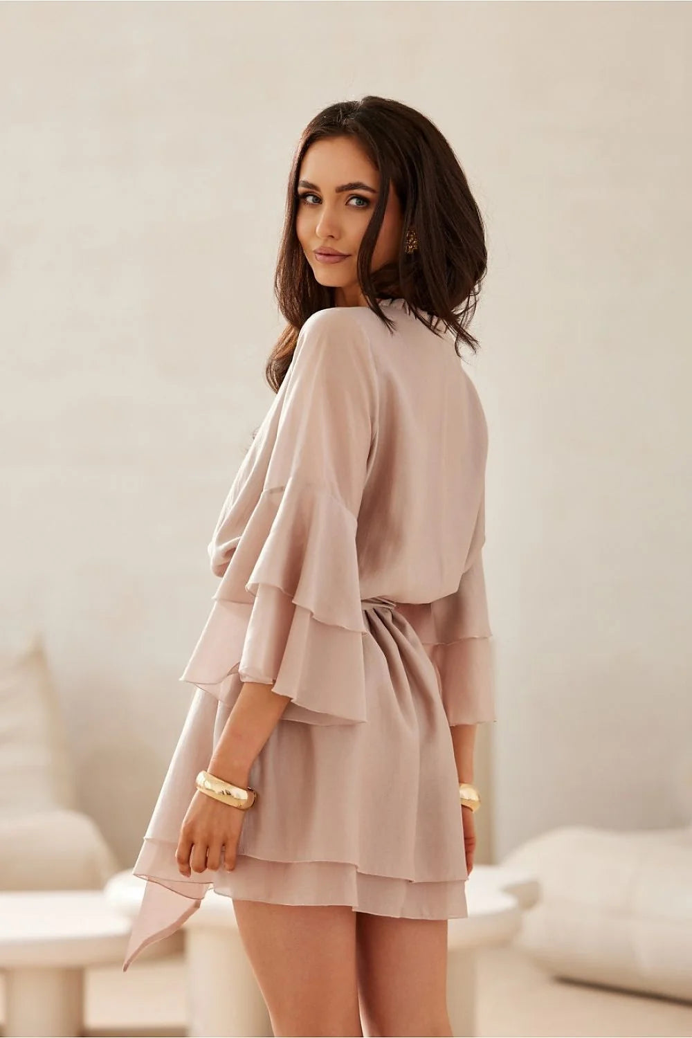 robe cocktail courte femme beige lyocell fluide légère manches longues évasées volants col V ceinture nouée taille trapèze bohème chic