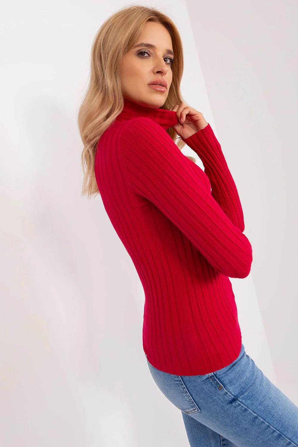 Pull à col roulé Factory Price viscose polyester nylon femme couleur rouge vif style moderne coupe ajustée manches longues finitions soignées