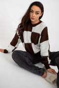 Pull maille femme motif carreaux marron blanc manches longues coupe ample encolure ronde finitions bord-côte style casual chic hiver automne