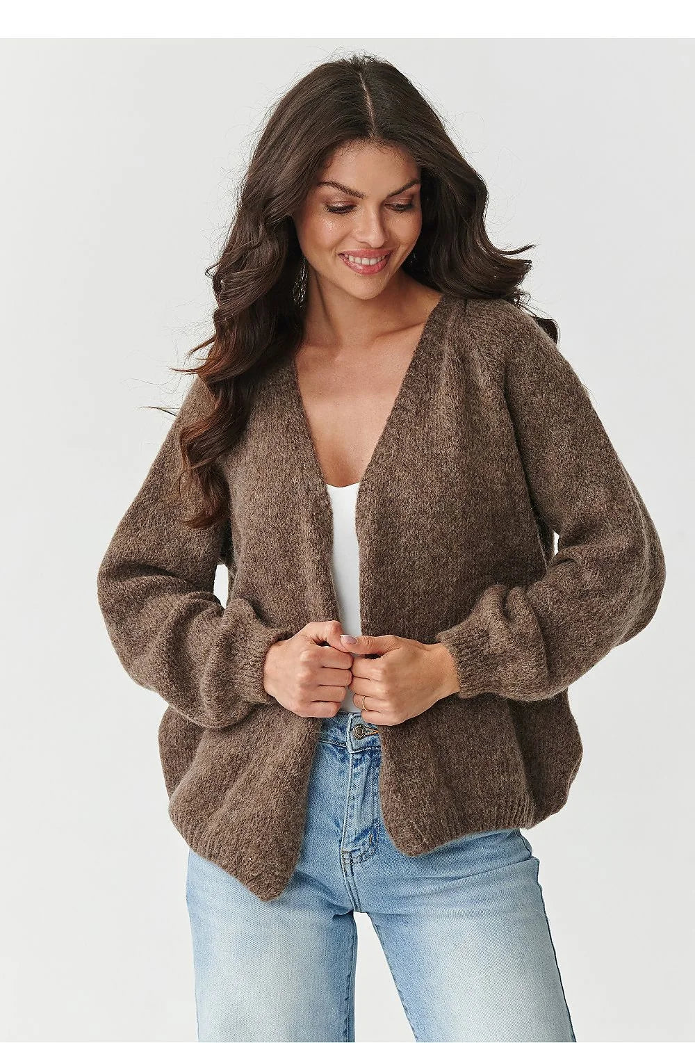 cardigan court femme maille duveteuse marron chiné oversize encolure V ouverture sans boutons manches bouffantes poignets côtelés mohair laine acrylique