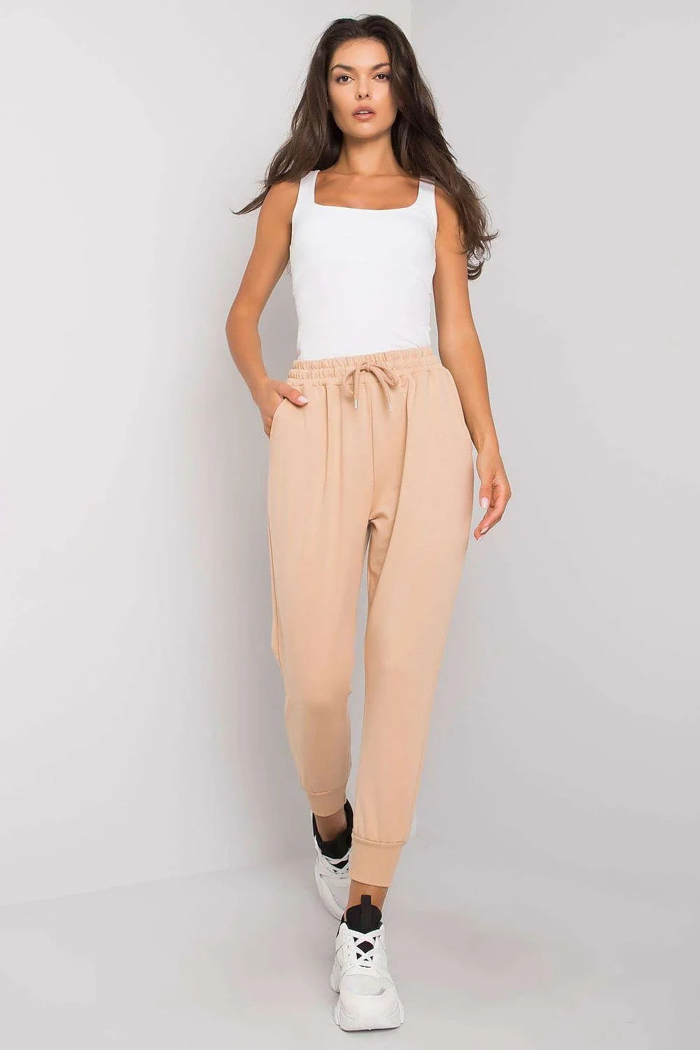 Pantalon survêtement Fancy pour femmes, style moderne, confortable, taille élastique, polyester et coton, poches latérales, finitions côtelées, occasion quotidienne, look sportswear
