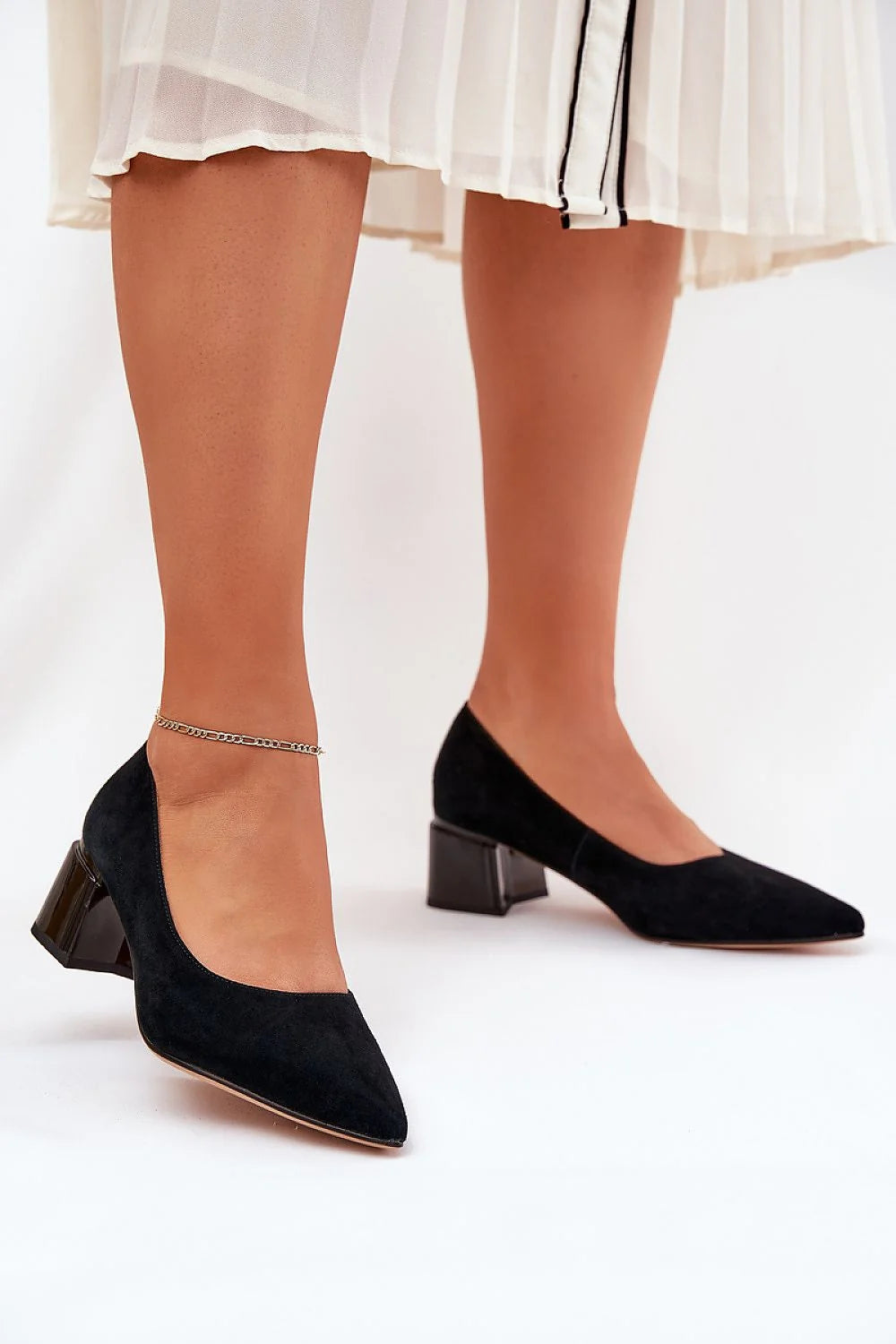 Escarpins à talons daim naturel élégance intemporelle confort cuir souple bureau soirée noir femme mode chaussures