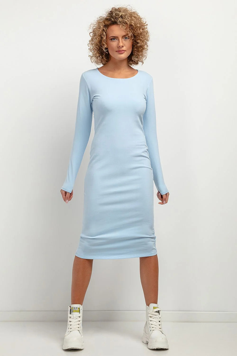 Robe de jour Tessita ajustée en coton polyester bleu pastel manches longues encolure bateau style moderne