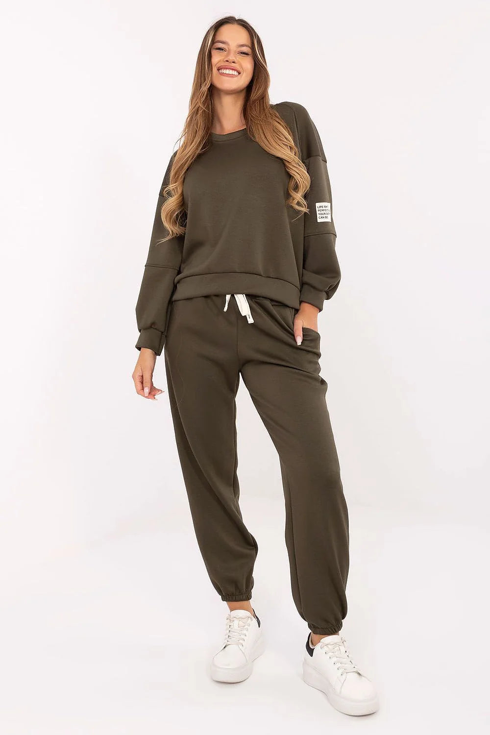 ensemble survêtement femme kaki olive sweat oversize jogging molletonné doux pull ample épaules tombantes taille haute cordon réglable