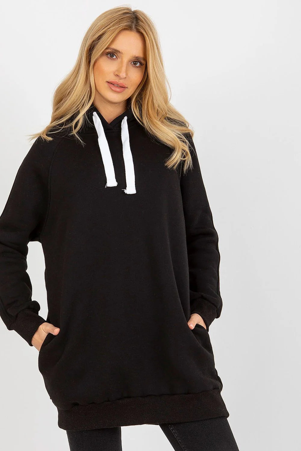 sweatshirt femme oversize tunique noir capuche cordons blancs contrastants coupe longue ample molleton doux doublure isolante