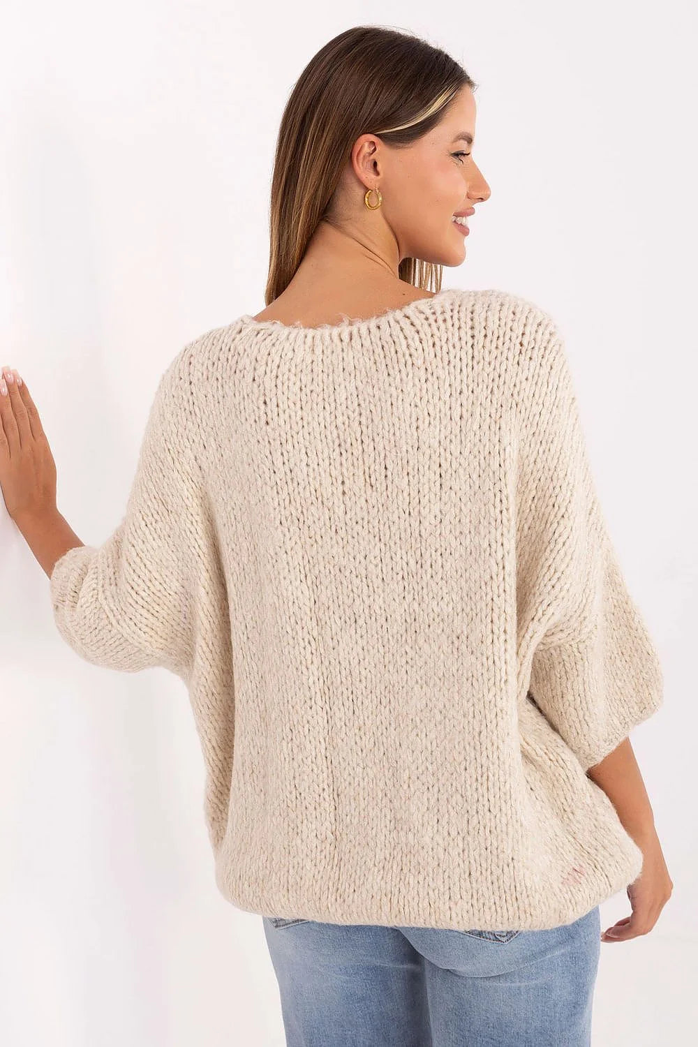pull femme oversize boxy maille grosse laineux beige crème col V manches trois quarts longueur hanches alpaga viscose chaud