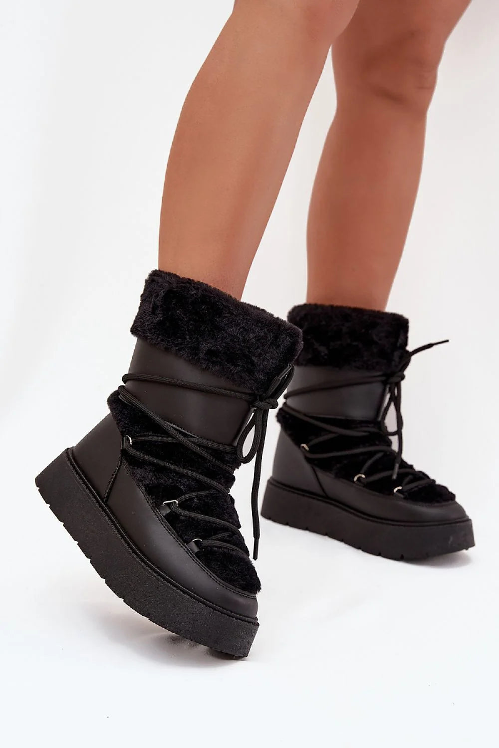 bottes neige femme plateforme similicuir fourrure doublure chaude lacets oeillets semelle crantée chunky urbaine maintien cheville isolante confortable élégante antidérapante