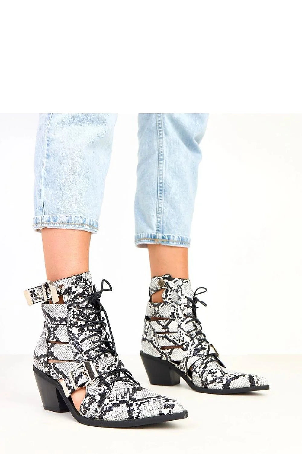 bottines femme similicuir écologique texturé effet python noir blanc découpes décoratives lacets boucles bride réglable bout pointu talon bloc moyen