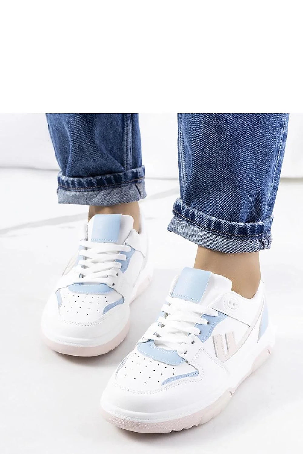 Baskets femmes blanches design contemporain cuir synthétique textile confort style casual sportif été lacet métallique perforations ventilation amorti adhérence