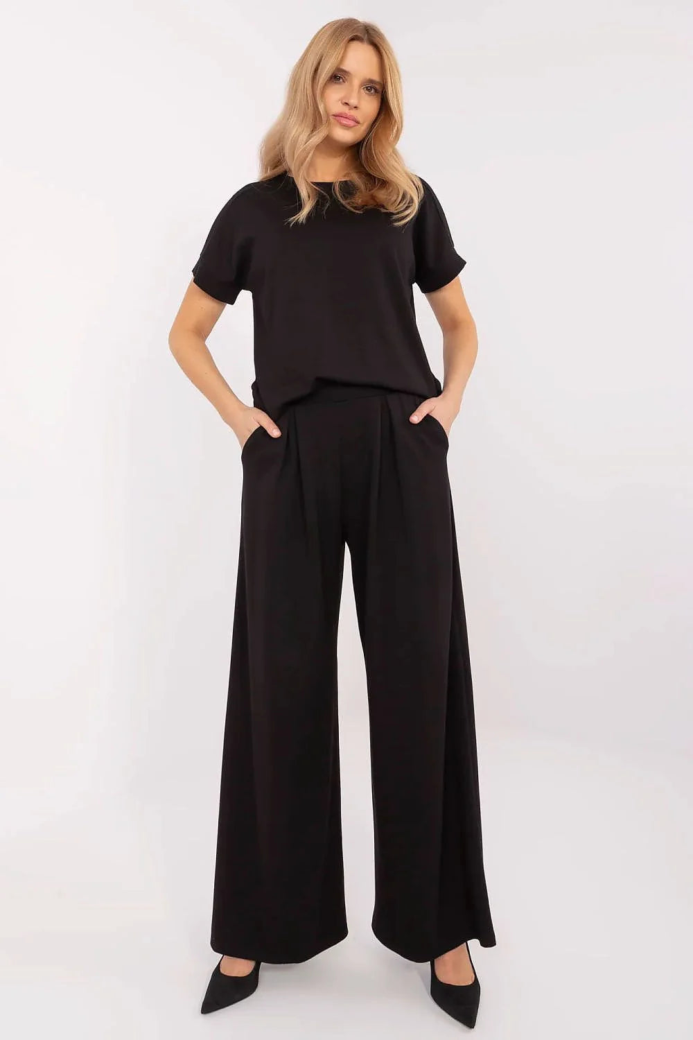 Ensemble élégant moderne femme noir T-shirt manches courtes pantalon large palazzo plis poches