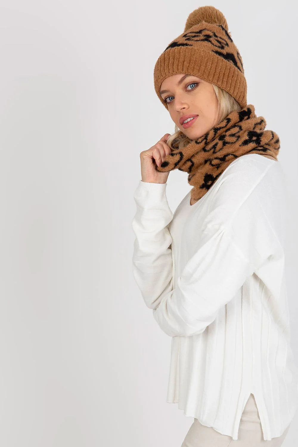 Ensemble mode femme pull écharpe bonnet marron blanc抽象 motif snood côtelé pompon