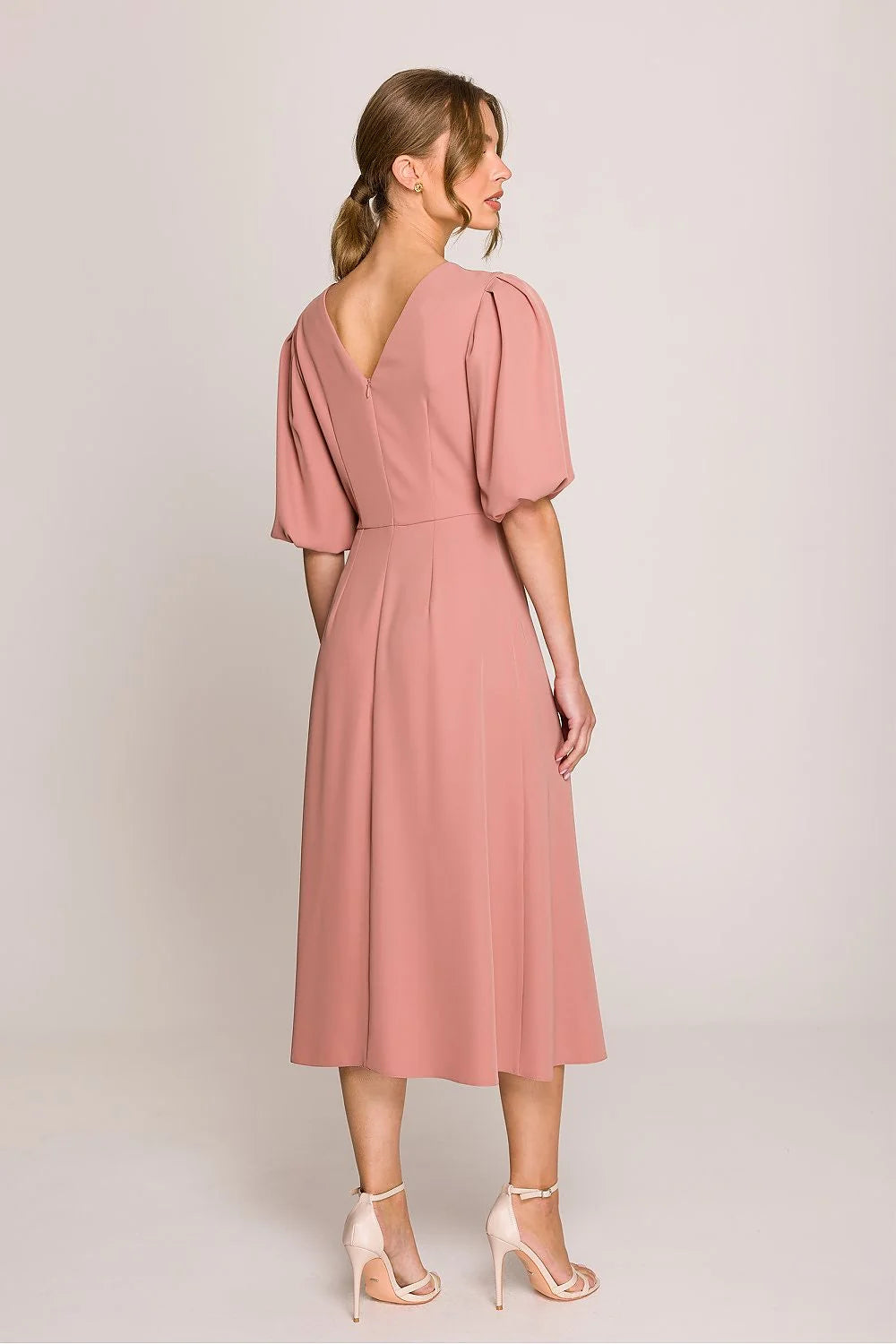 Robe de jour élégante pour femme midi manches bouffantes en soie ou polyester rose poudré coupe droite encolure bateau dos nu mode intemporelle occasion多种