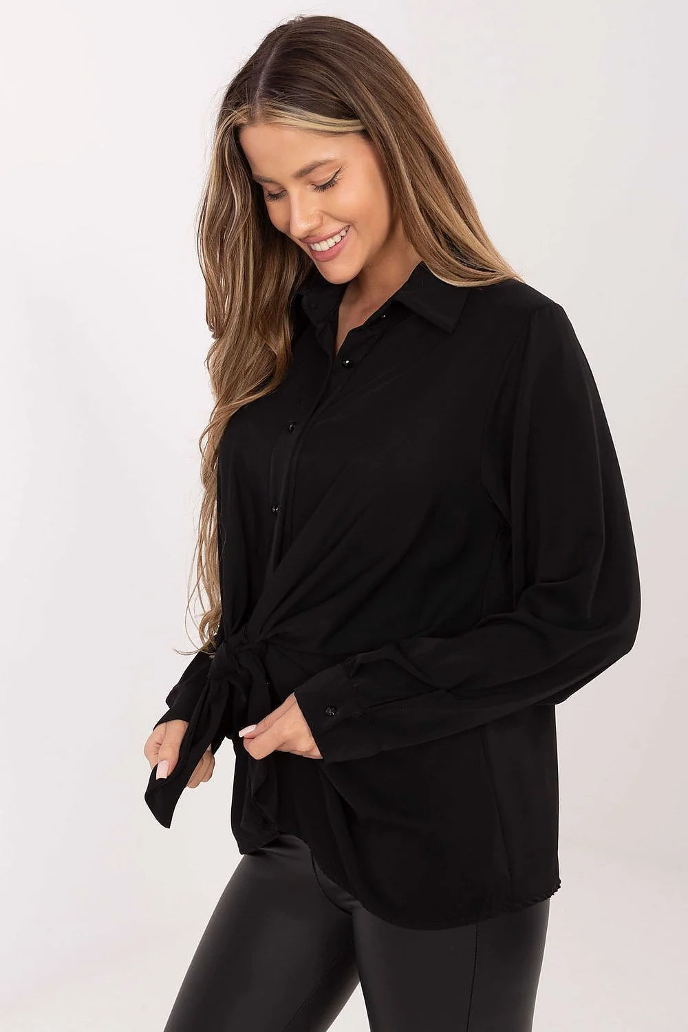 chemise femme noire manches longues bouffantes col classique boutonnage central noeud devant satinée oversize élégante chic bureau soirée polyester léger