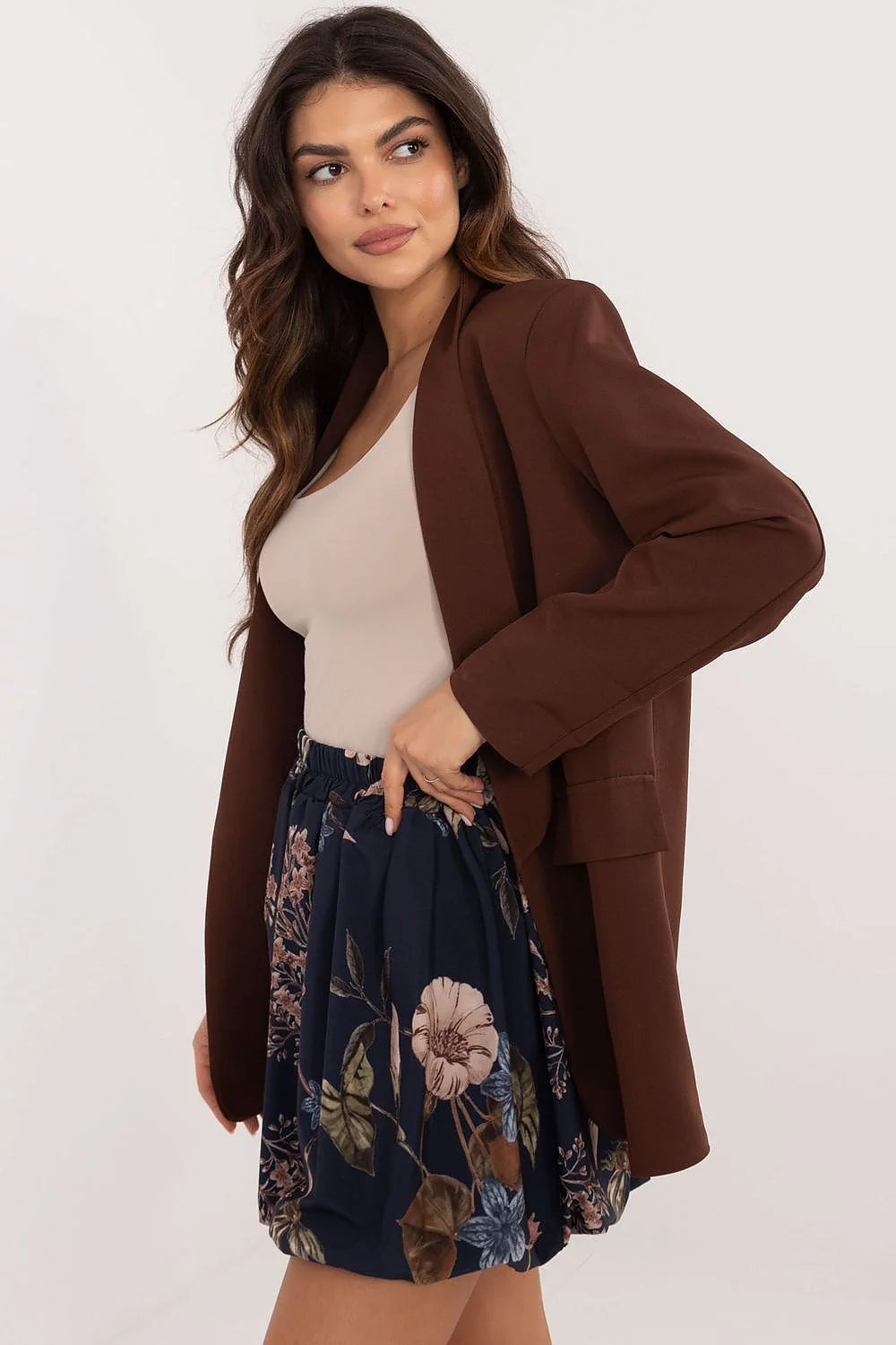 jupe courte Italy Moda imprimé floral multicolore fond bleu marine évasée taille élastique mini fluide léger doublée viscose polyester