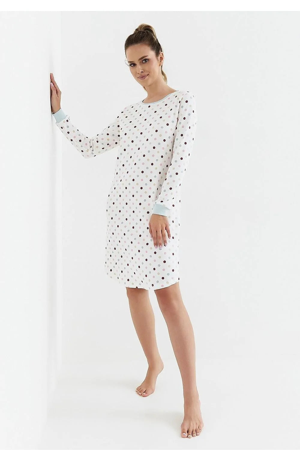 Chemise de nuit Cana en coton doux manches longues encolure ronde motifs pois multicolores femme